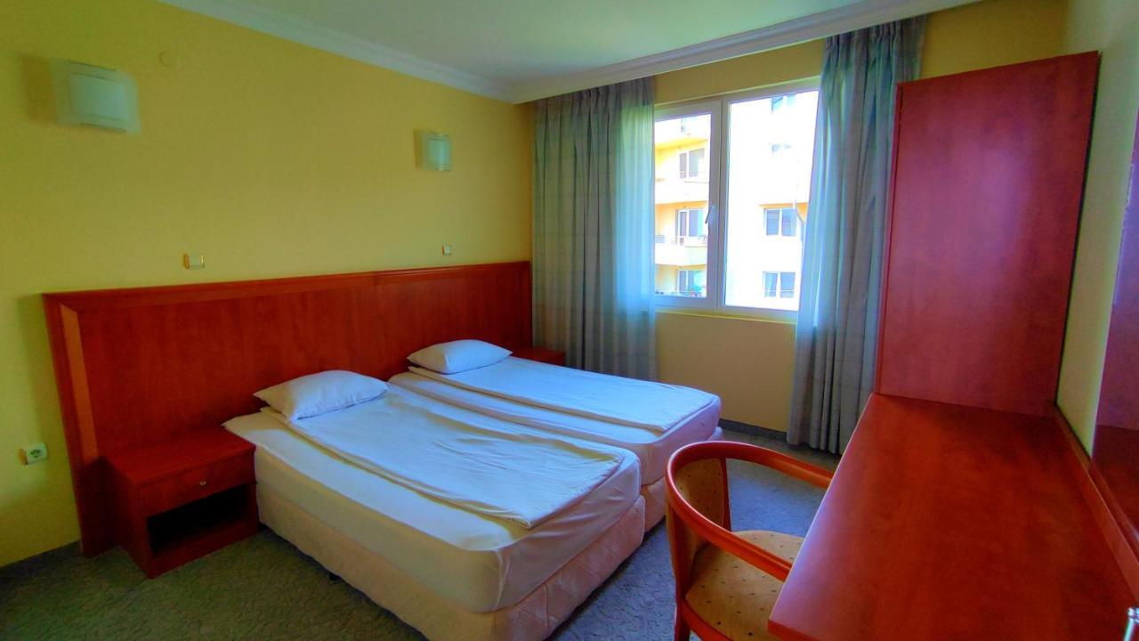 Hotel Consul Свети Влас Екстериор снимка