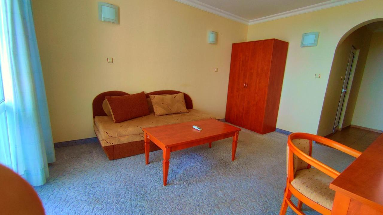Hotel Consul Свети Влас Екстериор снимка